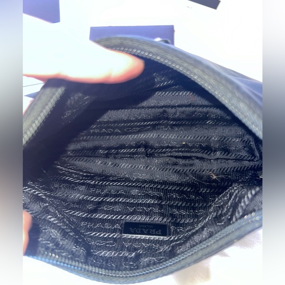 Prada Re-edition 2000 Handbag - Picture 14 of 15